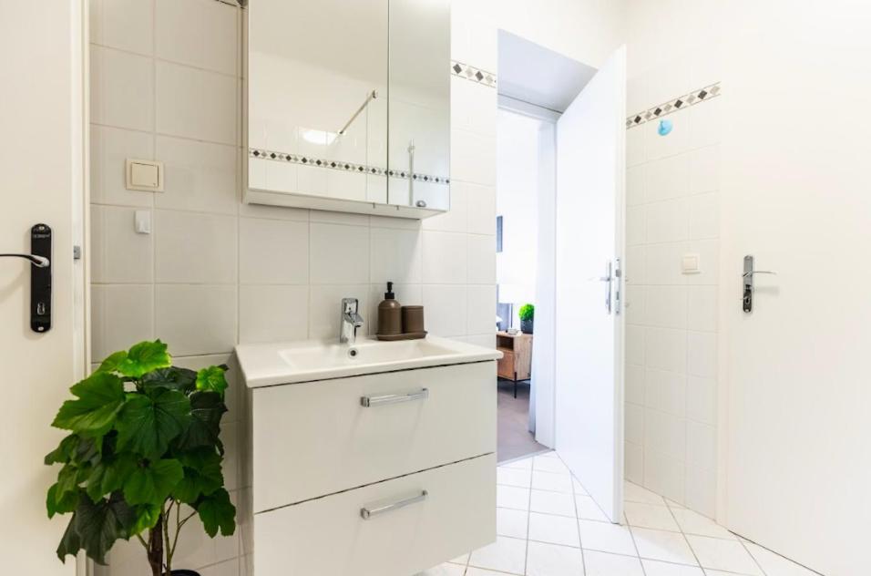 Experience Central Vienna From A Stylish And Modern Apartment Exterior foto